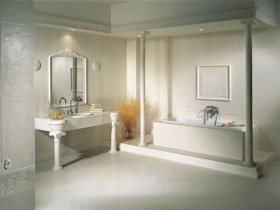 Ванная комната с элементами античного стиля