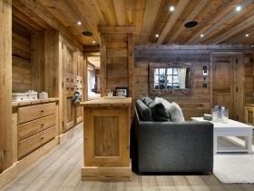 Деревянный домик в стиле кантри