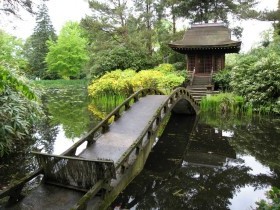 Садовый мостик в китайском стиле