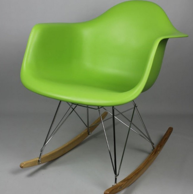 Кресло-качалка из пластика