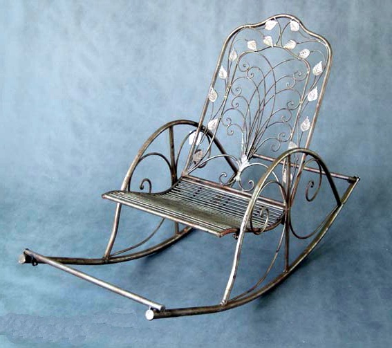 Кресло-качалка из кованого металла