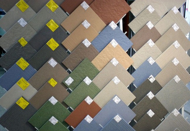 Разнообразность оттенков керамической плитки для бани