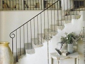 Дизайн лестницы в стиле прованс