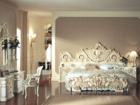 Роскошная спальня в стиле рококо
