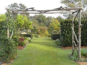 П-образная садовая арка