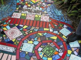 Садовая дорожка из мозаики