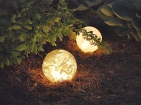 Интересный дизайн садового светильника