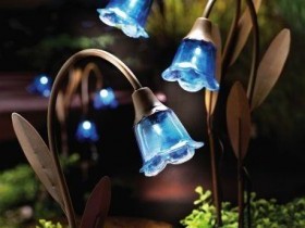 Садовые светильники в виде цветов