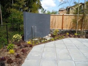 Идея садового фонтана на дачном участке