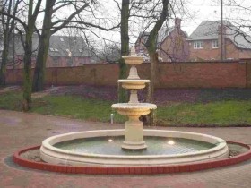 Роскошный фонтан на даче