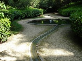 Садовый ручей с водоемом