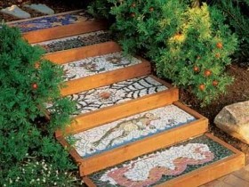 Садовая лестница с креативной мозаикой