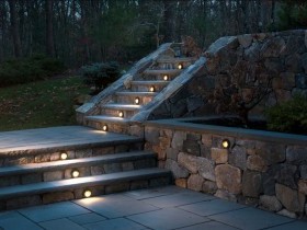 Декоративное освещение садовой лестницы