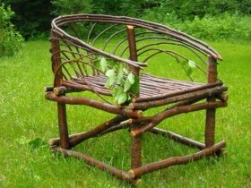 Деревянный садовый стул