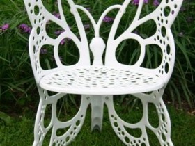 Садовый стул в виде бабочки