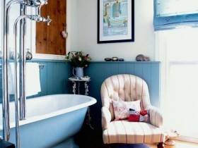 Ванная комната с викторианской мебелью